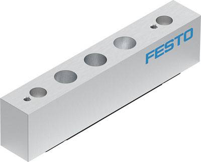 Kovový blok s pěti otvory a logem 'FESTO' na straně.