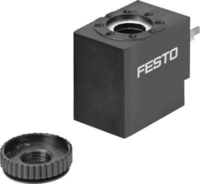 Černá, krychlová součástka Festo s popiskem. Vedle ní leží kulatá, ozubená součástka se závitem.