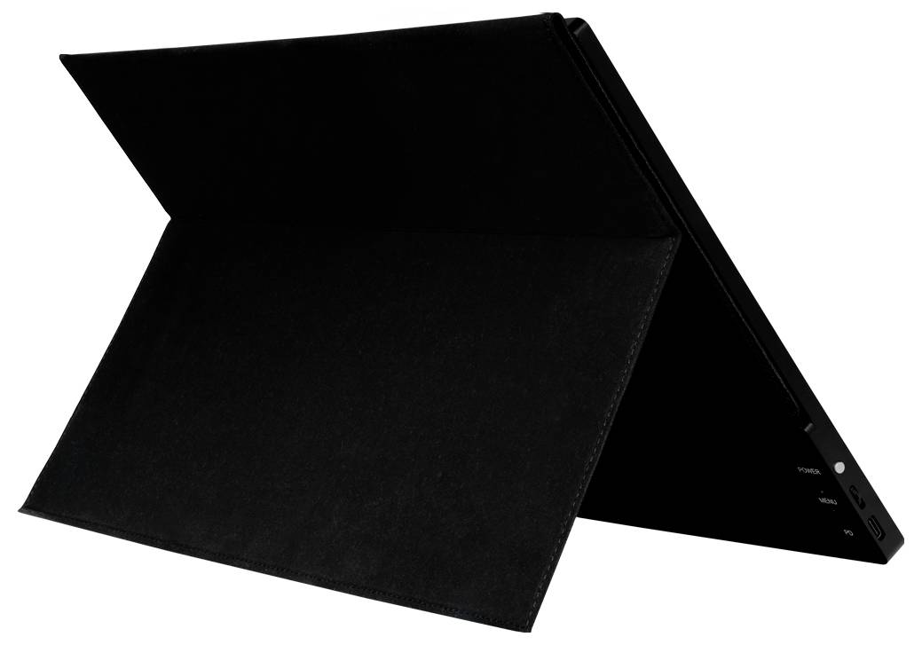 Černý tablet s nasazeným ochranným pouzdrem stojí šikmo, takže displej není viditelný. Zařízení je zapnuté.