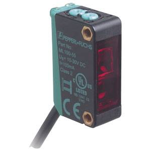 Obdélníkový optoelektronický senzor od Pepperl+Fuchs s kabelovým připojením a označením CE.