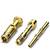 Tři zlaté konektory různých velikostí umístěné vedle sebe na bílém pozadí. Jsou válcovitého tvaru a mají kovový lesklý povrch.