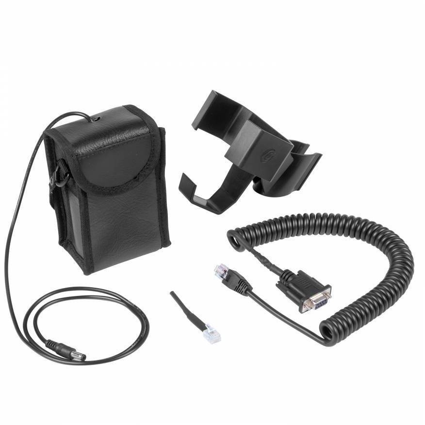 Sada příslušenství skládající se z tašky, krouceného kabelu, svorky a malého adaptéru, připravená k použití.