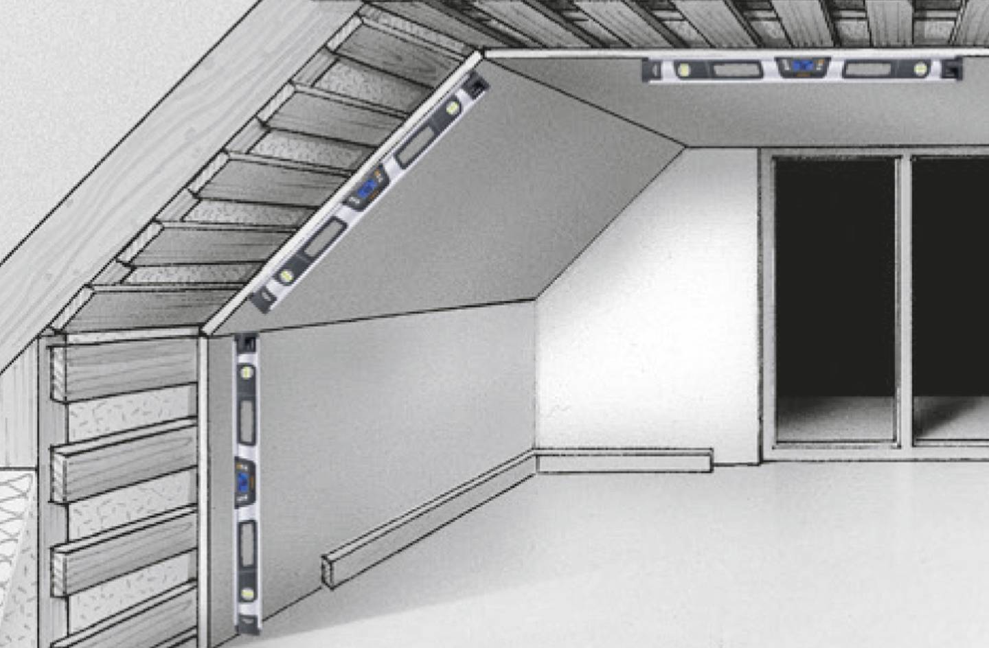 Prázdný půdní prostor se šikmou střechou, dřevěnými trámy a prosklenou stěnou. Tři vodováhy ukazují rovnost stěn.