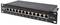 Černý patch panel s 12 očíslovanými porty RJ45, vhodný pro CAT.6A, který se používá v síťové rozvaděči.
