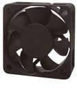 Malý černý ventilátor s pěti lopatkami v čtvercovém rámu.