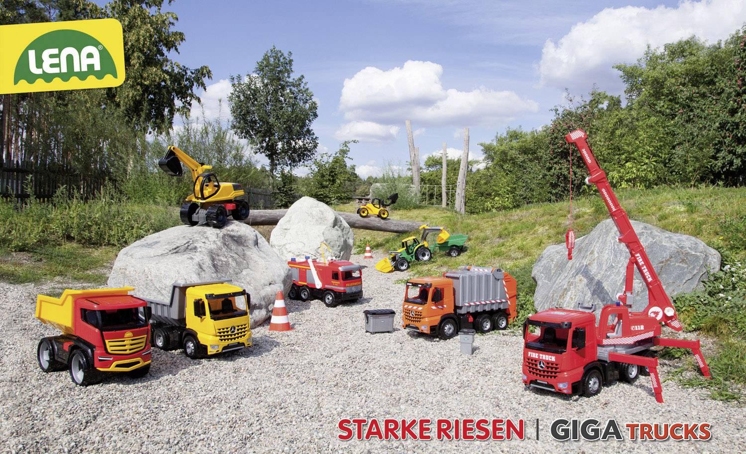 Hračkářská staveniště s barevnými náklaďáky a bagry na štěrku, trávě a skalách. Vlevo nahoře: 'LENA'; dole: 'SILNÍ OBŘI | GIGA TRUCKS'.
