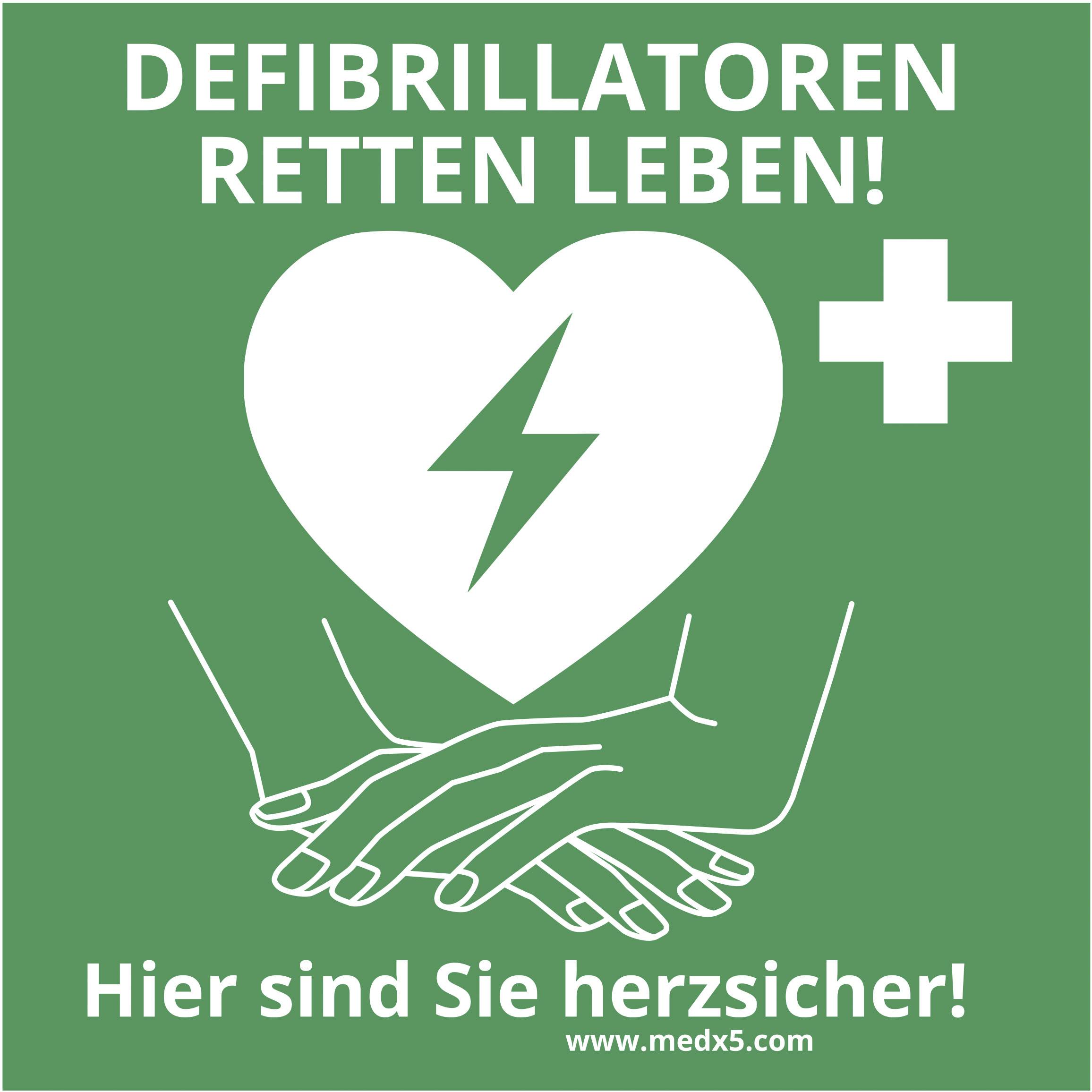 "Defibrilátory zachraňují životy! Zde jste srdcem v bezpečí!" na zeleném pozadí se srdcem a křížem. Ruce ukazují na symbol AED.