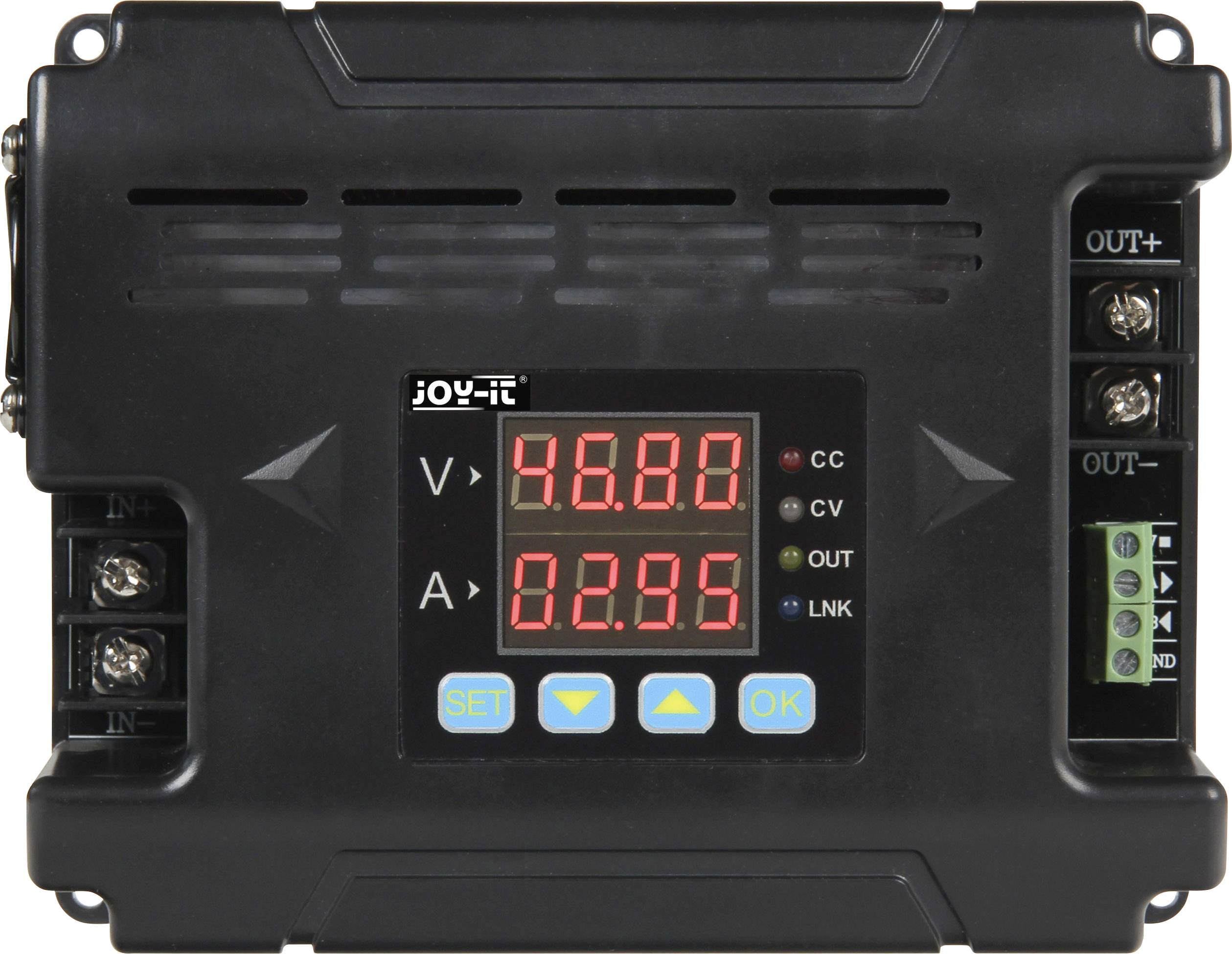 Digitální napájecí zdroj zobrazuje na LED displeji napětí '46.80 V' a proud '2.95 A'. Pod displejem jsou umístěny ovládací tlačítka pro nastavení.