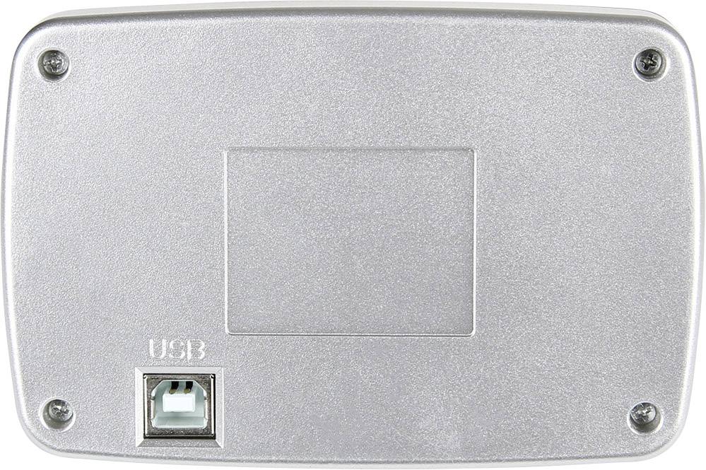 Kovový zadní panel zařízení s USB-B konektorem v levém dolním rohu, čtyři šrouby v rozích.