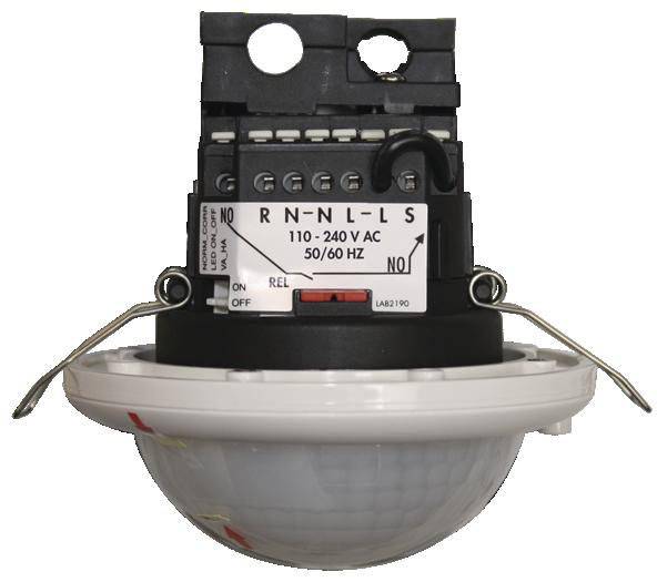 Pohybový senzor s napětím 110-240 V AC, 50/60 Hz. Senzor má přípojky 'R', 'N', 'L', 'S' a přepínač 'ZAP/VYP'.