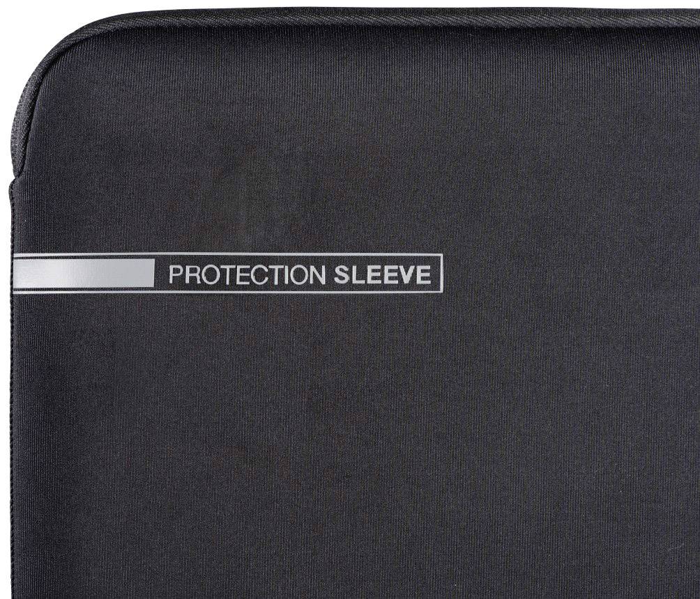 Černý ochranný obal s nápisem 'Protection Sleeve' v bílé/stříbrné barvě na horní straně, vhodný pro laptopy nebo tablety.
