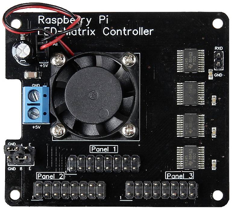Raspberry Pi LED-maticový řadič s větrákem, konektory a komponenty pro ovládání LED matic.