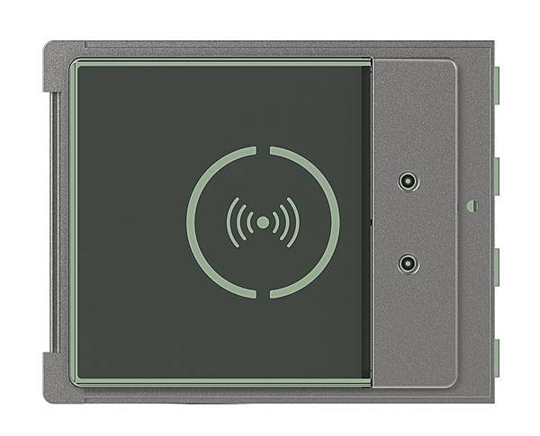 Čtečka RFID se dvěma zelenými světly na pravé straně, která zobrazuje symbol bezdrátového skenování nebo bezkontaktní technologie.