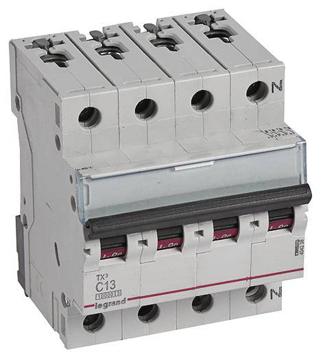 Čtyřpólový jistič, model 'TX3 C13' od značky Legrand. Používán pro elektrickou bezpečnost.