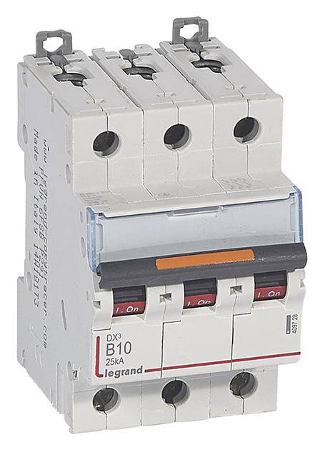 Třífázový jistič, model B10, s vypínací schopností 25 kA, od výrobce Legrand.