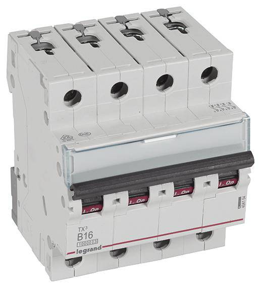 Čtyřpólový jistič s označením 'B16' určený k ochraně elektrických obvodů v rozvaděči.