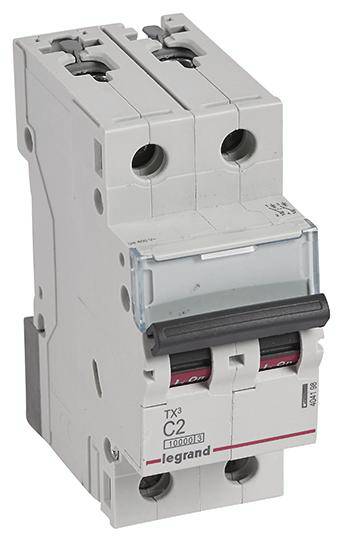 Bílý jistič s označením 'TX3 C2' od výrobce 'Legrand', určený pro ochranu elektrických obvodů.