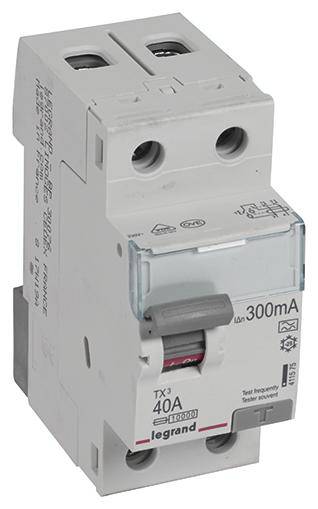 Elektrický ochranný spínač, 40A, 300mA, s označením 'legrand'.