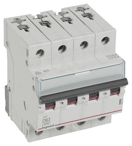 Obrázek čtyřpólového jističe značky Legrand, typ D63, pro elektrickou instalaci v rozváděčích.