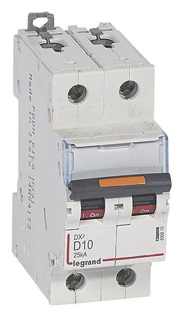 Dvoupólový jistič značky Legrand, model DX3 D10, s jmenovitým proudem 25 ampérů.