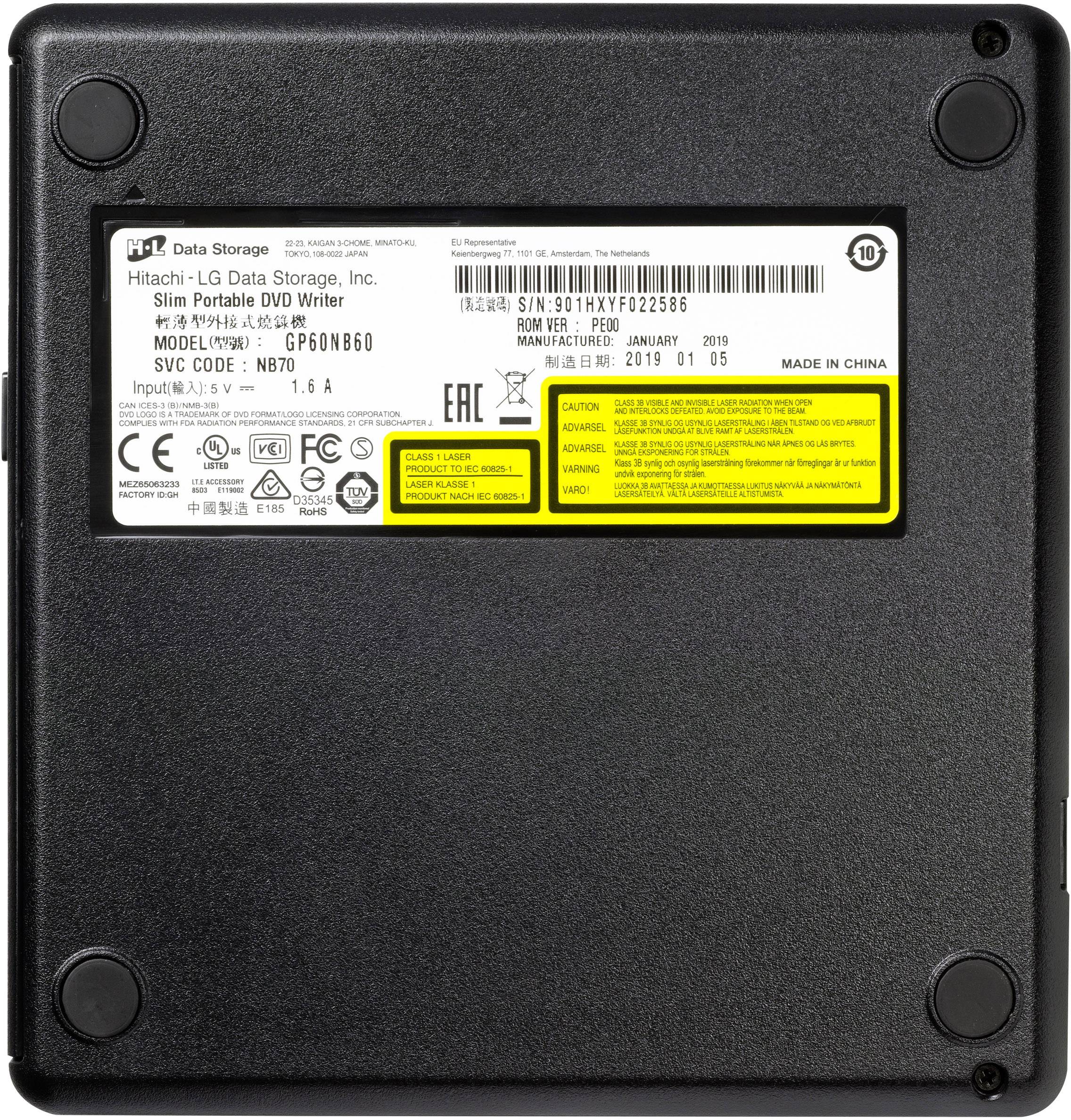 Přenosná tenká DVD vypalovačka 'Hitachi-LG' s modelovým číslem 'GP60NB60'. Štítek zařízení zobrazuje technické specifikace a výrobní informace.