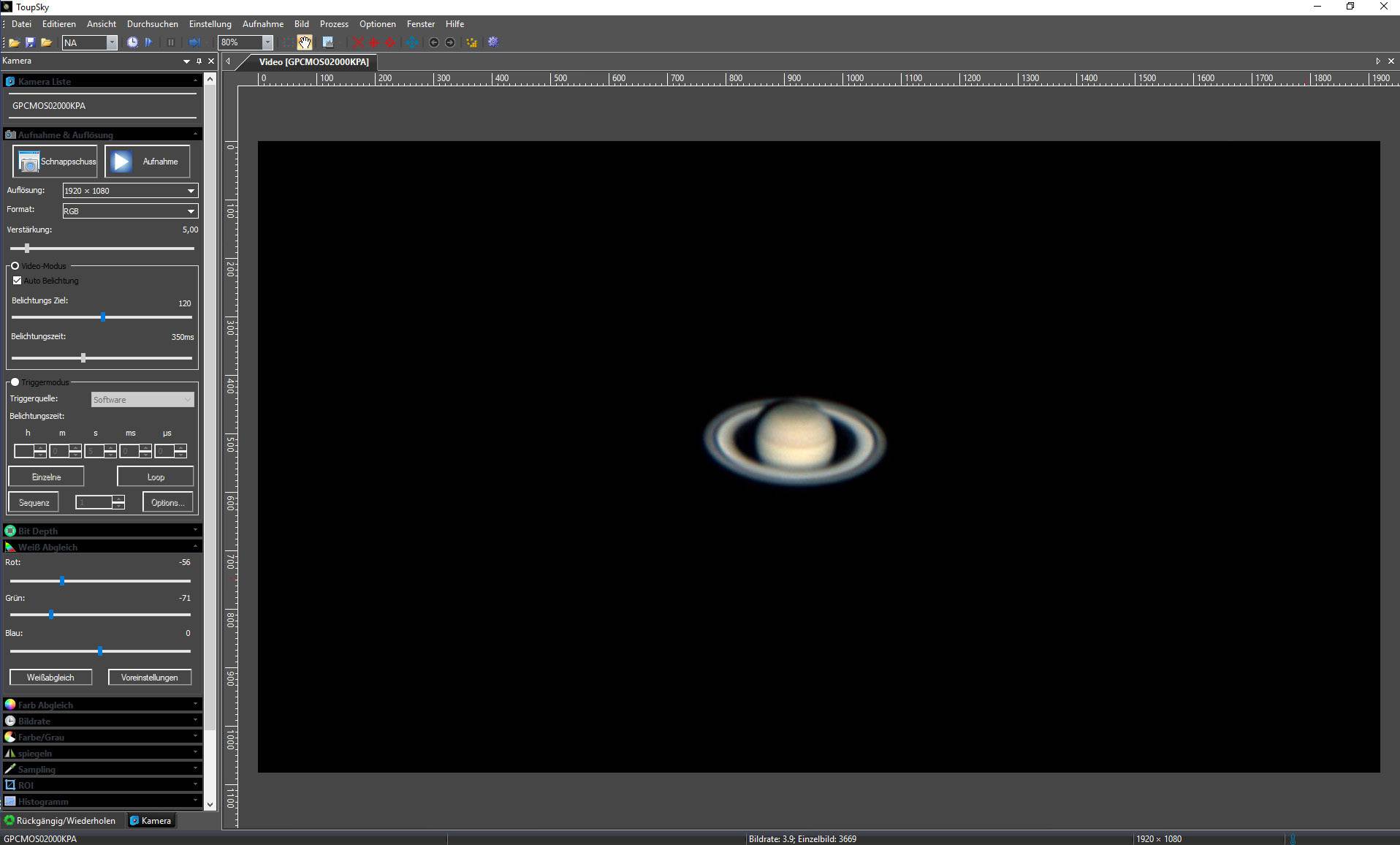 Snímek obrazovky obrazového editoru s obrázkem planety Saturn uprostřed, obklopené jejími prstenci.