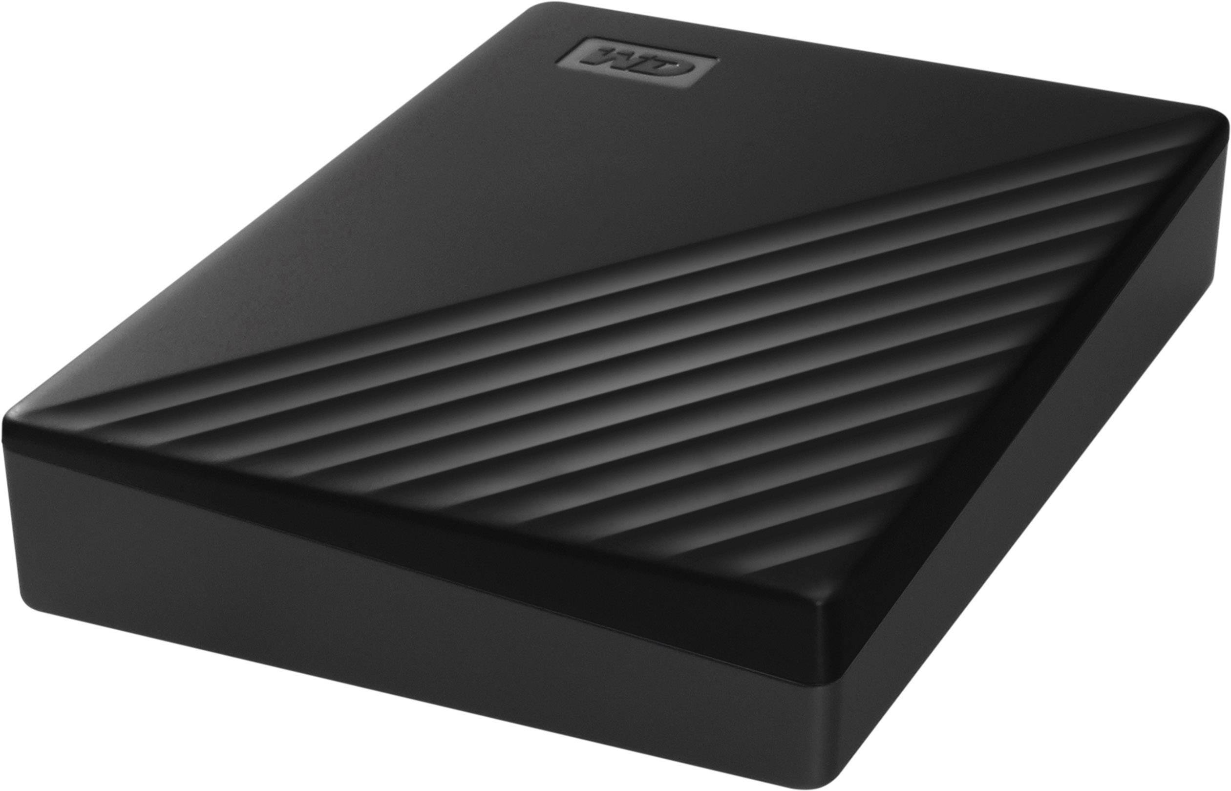 Externí černý hard disk s strukturovaným designem na horní straně, diagonální linky, kompaktní a přenosný.