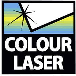 Logo s textem 'Colour Laser' v bílých písmenech před modrým a žlutým pruhovaným pozadím s graficky stylizovaným laserem.