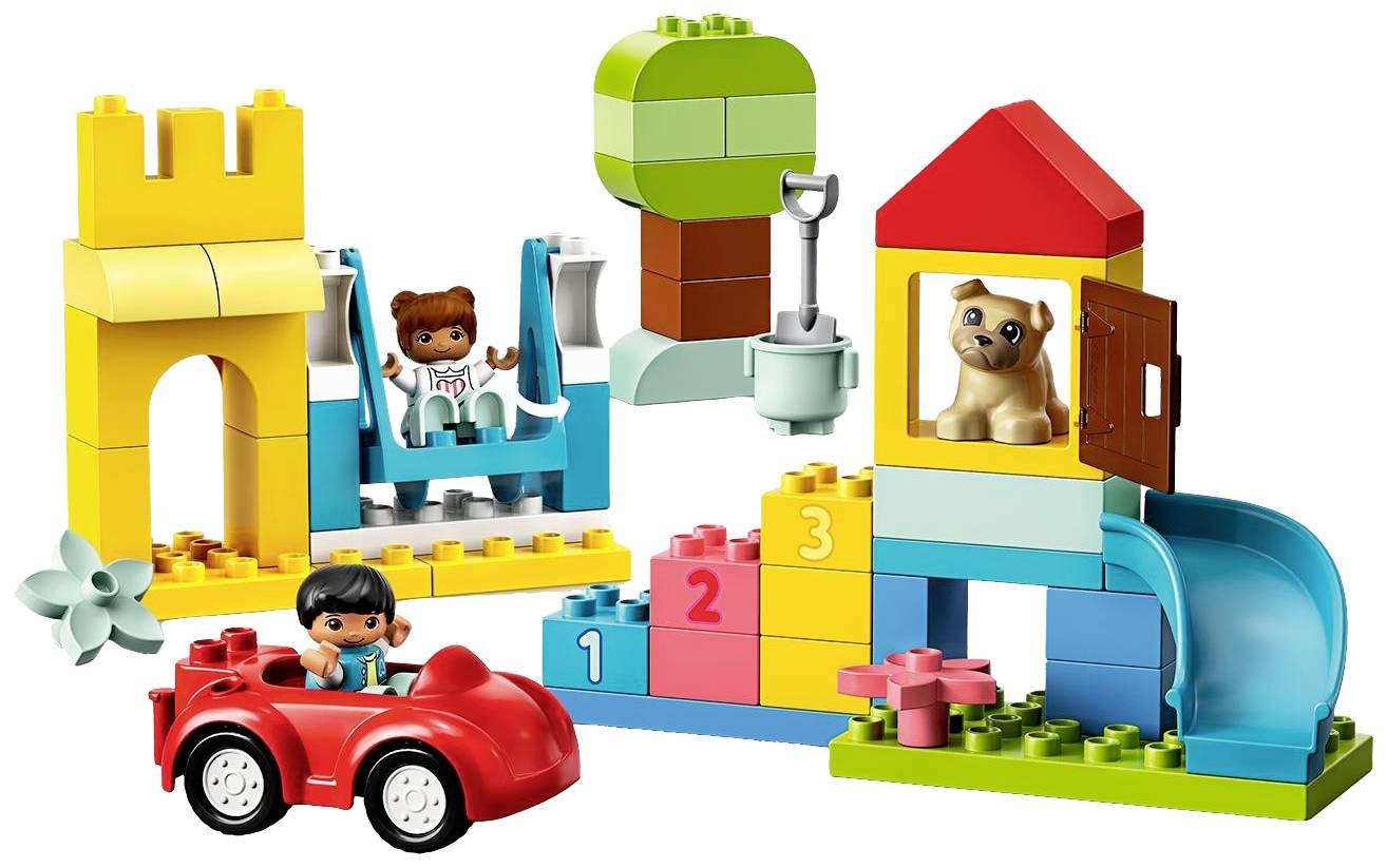 Sada LEGO stavebnice s různobarevnými kostkami, skluzavkou, stromem, houpačkou, psem a dvěma hracími figurkami.