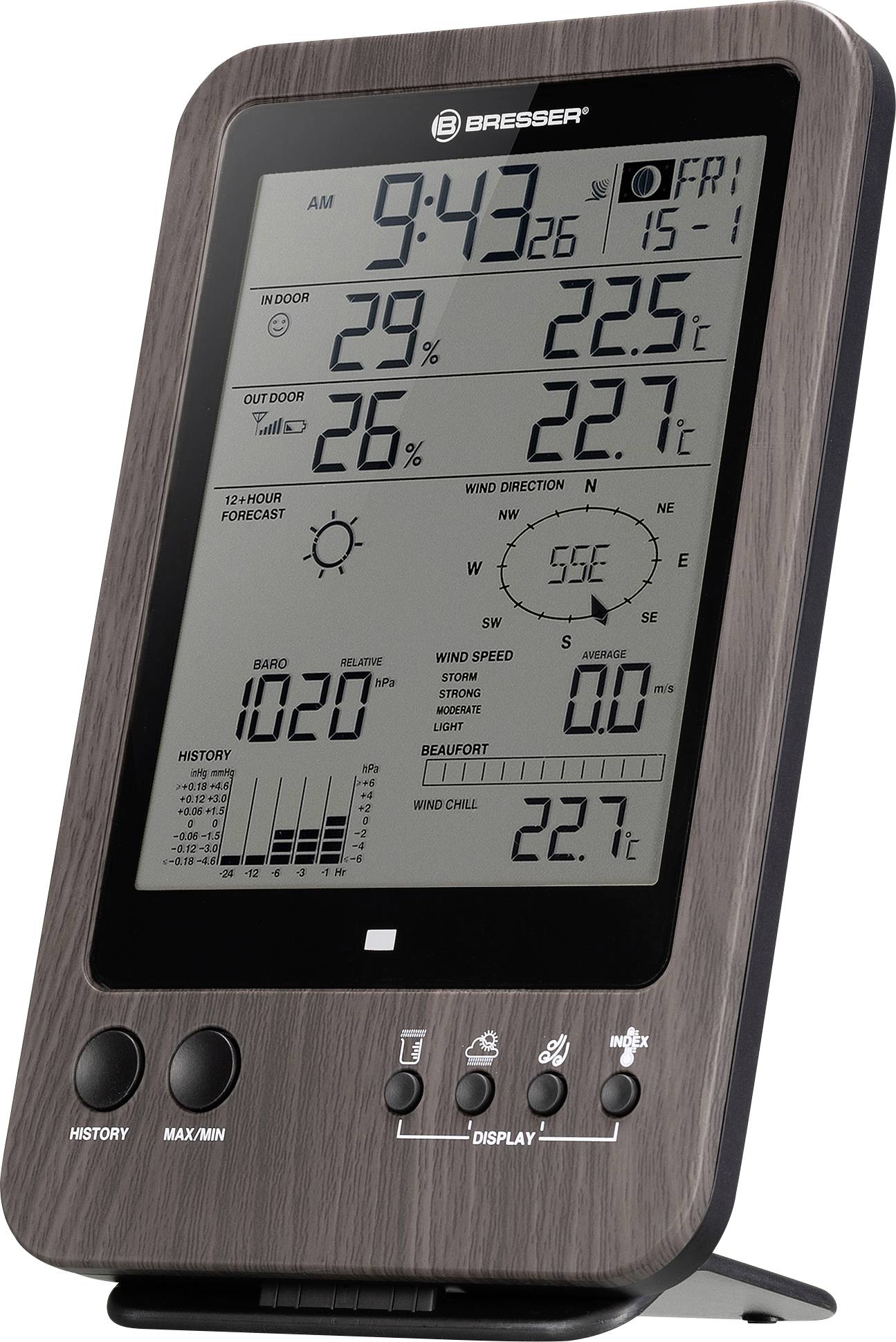 Digitální meteostanice s časem '9:43', vnitřní teplota 22,5°C, venkovní teplota 22,7°C, vnitřní vlhkost 29 %, venkovní vlhkost 26 %, předpověď počasí, směr a rychlost větru.