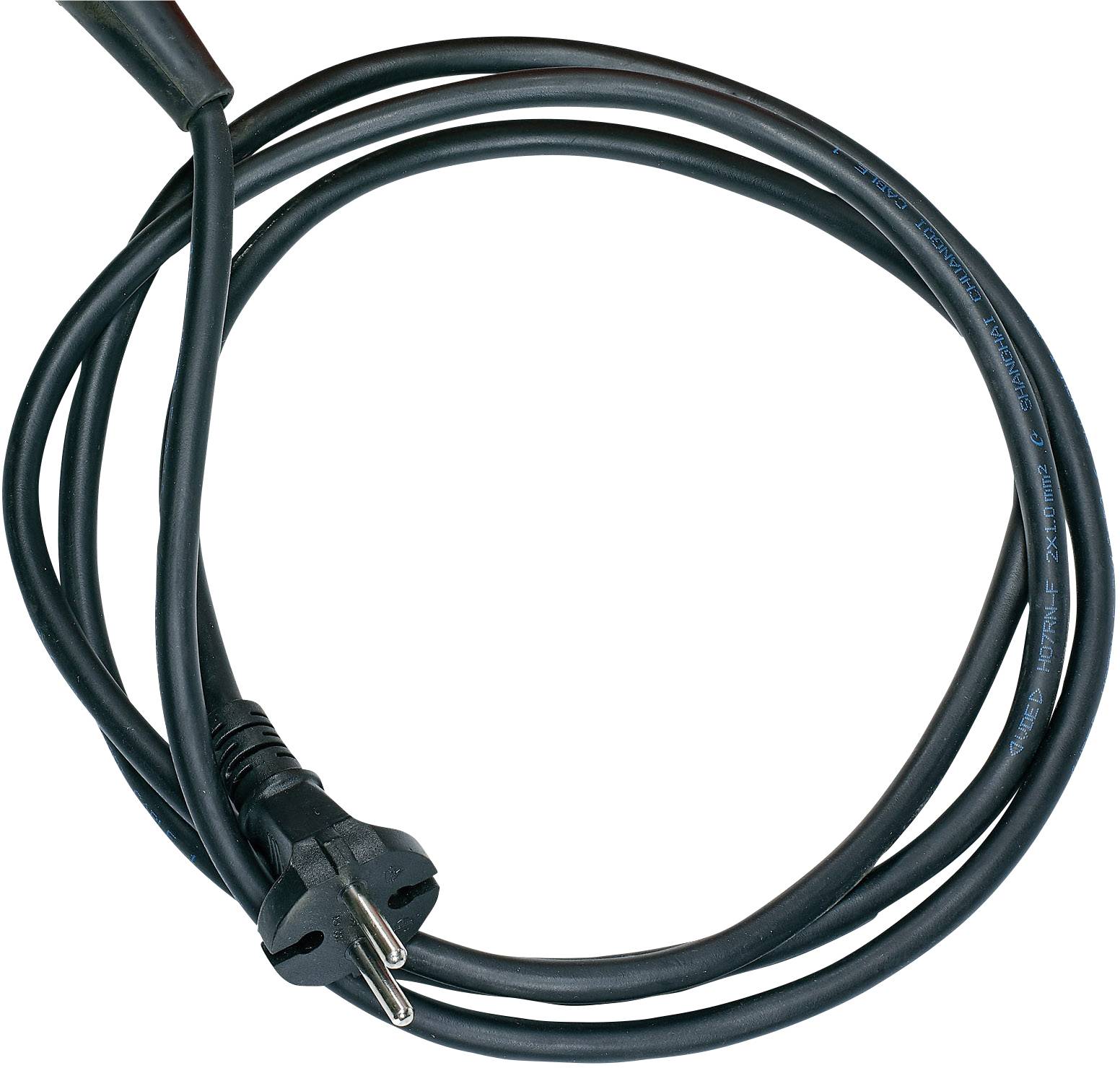 Na bílém pozadí je vidět černý síťový kabel se zástrčkou, stočený do spirály.