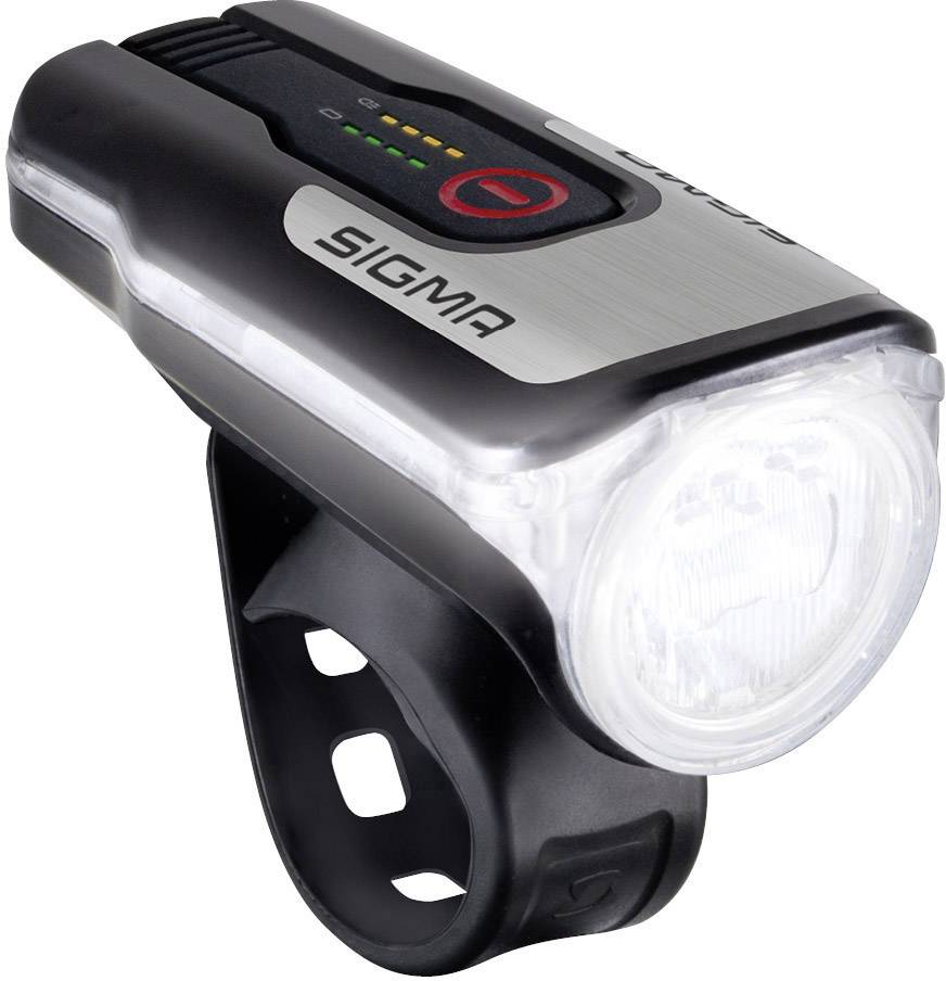 Cyklistické LED světlo namontované na černém držáku. Zobrazuje název značky "Sigma" a indikátor stavu baterie s několika LED diodami.
