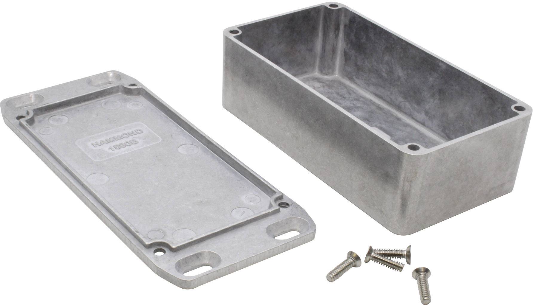 Obdélníkový kovový kryt s odnímatelným víkem, vedle něj čtyři šrouby. Vhodné pro elektronické projekty nebo zapojování kabeláže.