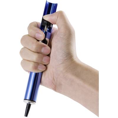 Jedna ruka drží modrý vaporizační pero, které míří kolmo nahoru.