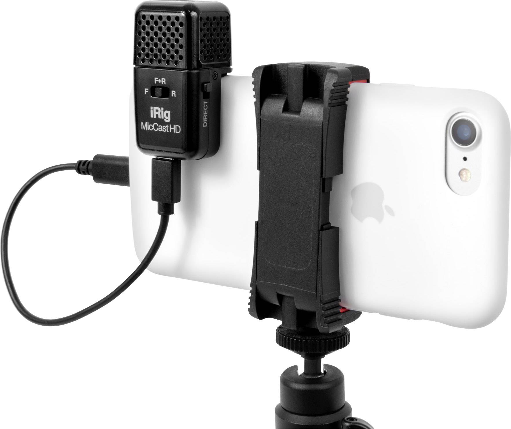 Smartphone upevněné ve stativové svorce je připojeno k externímu mikrofonu. Ideální pro audio nahrávky mobilním telefonem.