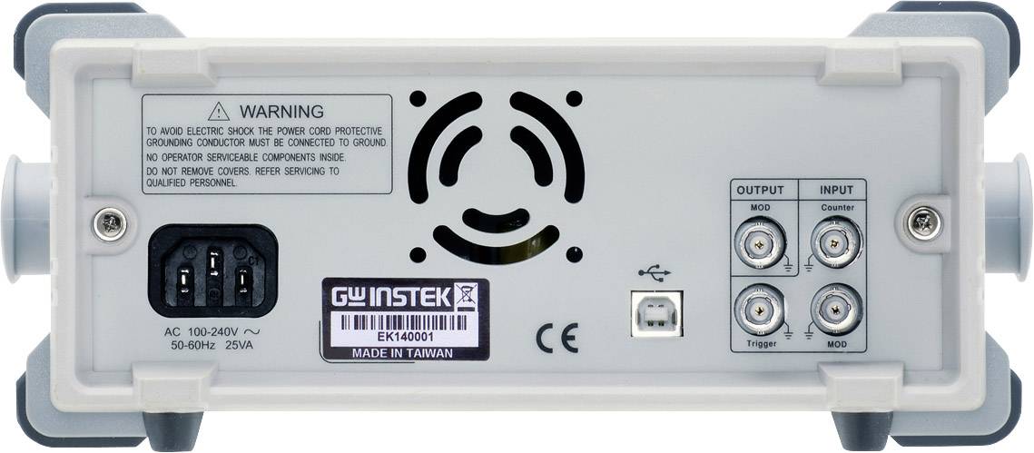 Zadní strana zařízení s napájecím konektorem, ventilátorem, výstražnou nálepkou a čtyřmi BNC konektory pro vstupy a výstupy. Štítek výrobce je přítomen.