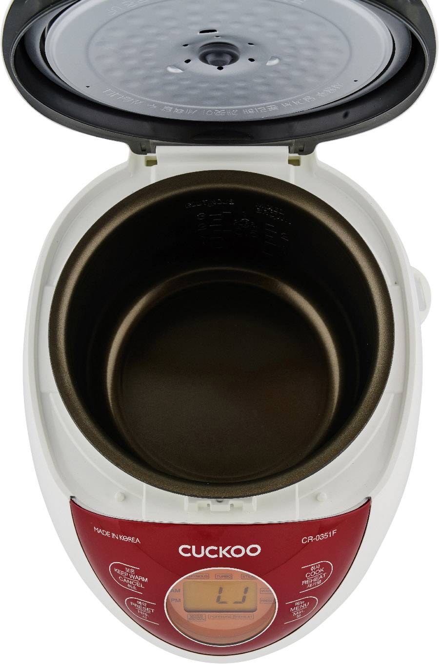 Rýžovar s otevřeným víkem, ukazující vnitřní nádobu. Digitální displej a ovládací panel na přední straně.