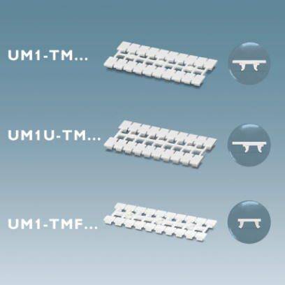 Tři bílé konektorové moduly vedle sebe. Vlevo jsou označeny 'UM1-TM', 'UM1U-TM' a 'UM1-TMF'. Světle modrém pozadí.