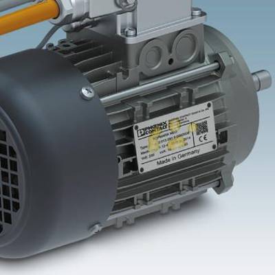 Elektromotor s typovým štítkem s nápisem 'Made in Germany' namontovaný na stroji ukazuje robustní průmyslovou konstrukci.