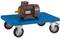 Elektromotor na modrém pojízdném vozíku se čtyřmi koly.