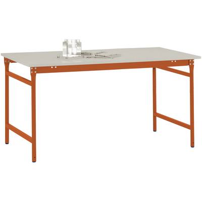 Stabilní pracovní stůl s oranžovým rámem a šedou pracovní deskou, na které leží kovové nástroje.