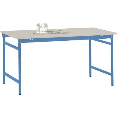 Obdélníkový stůl s modrým kovovým rámem a světlou deskou, na které leží geometrické rýsovací pomůcky.