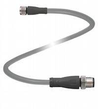 Šedý flexibilní kabel s černými konektory na obou koncích, pravděpodobně určený pro elektronické nebo technické použití.