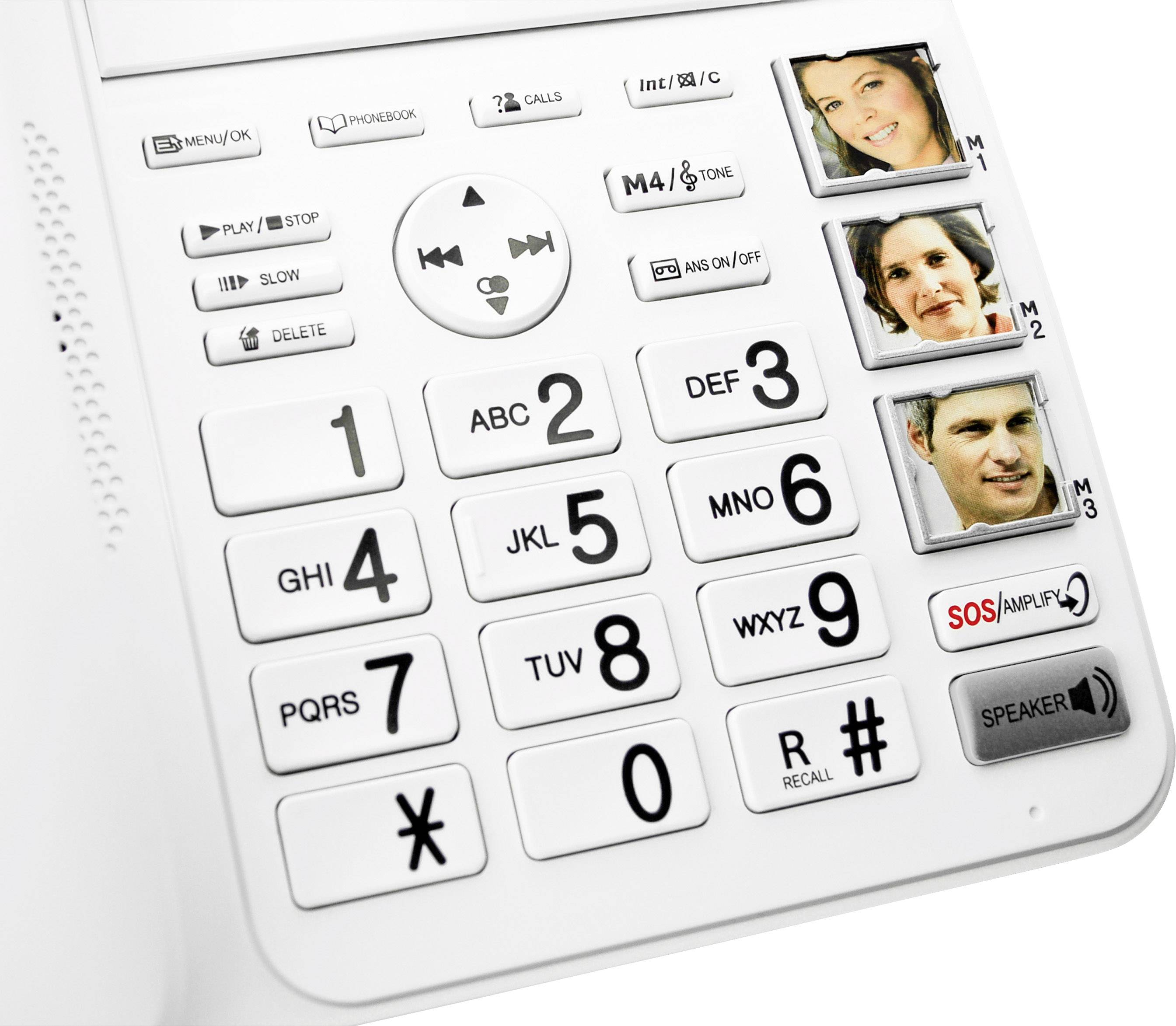 Bílý telefon s velkými tlačítky, pod nimiž jsou obrázky tří osob vedle tlačítek rychlého vytáčení. Tísňové tlačítko SOS je označeno červeně.