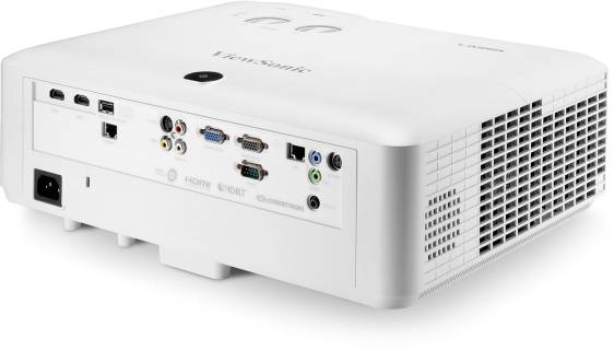Bílý projektor ukazuje několik portů na zadní straně, včetně HDMI, VGA a USB. Vhodný pro prezentace.