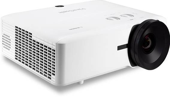 Bílý projektor s velkým, kulatým objektivem a větracími mřížkami na straně, vhodný pro prezentace a videa.