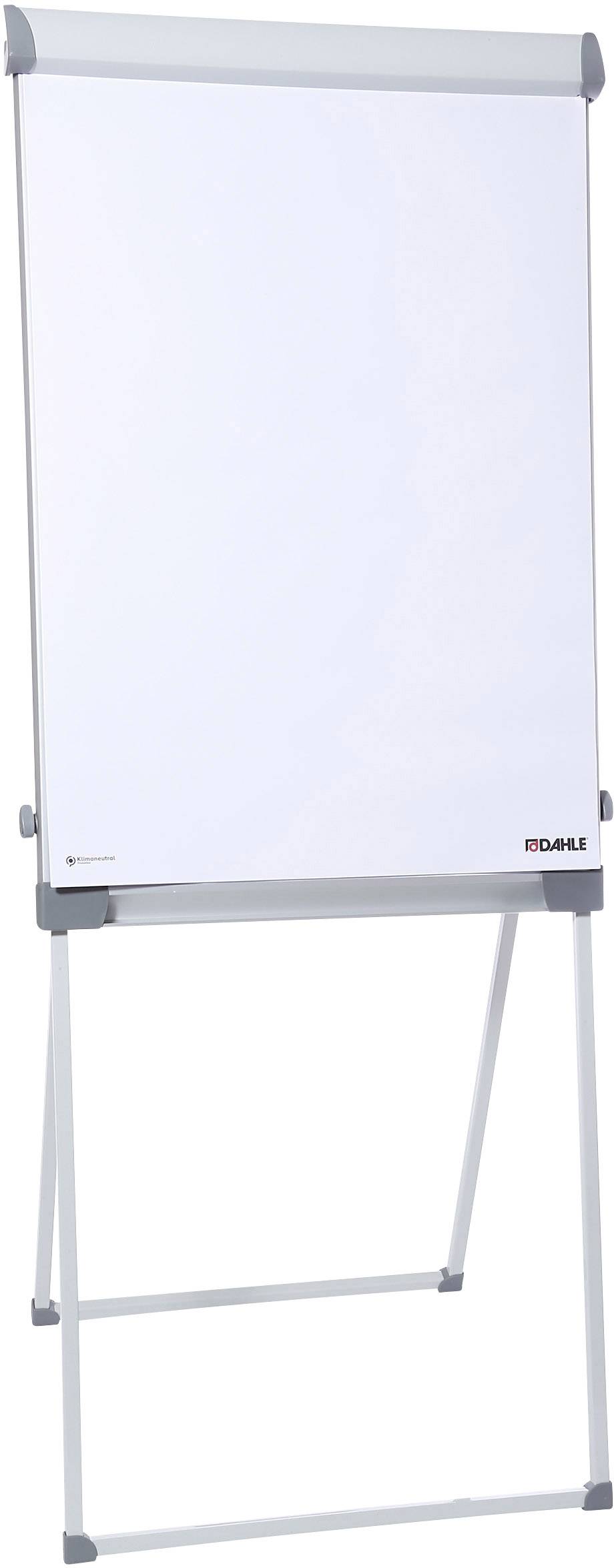 Prázdný flipchart na stojanu, připravený k použití pro prezentace nebo schůzky.