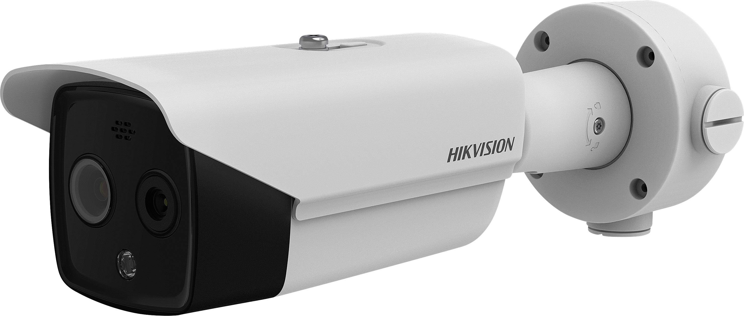 Bezpečnostní kamera v cylindrickém tvaru, upevněná na držáku, s nápisem 'Hikvision' na straně.