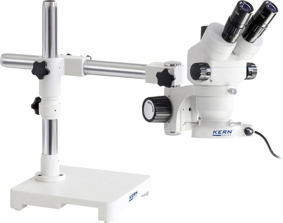 Bílý stereomikroskop na stojanu se dvěma okuláry, vhodný pro přesné vyšetřování v laboratoři nebo průmyslu.