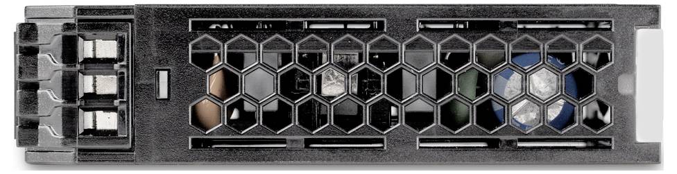 Přední pohled na počítačový šuplík pevného disku s mřížkovým vzorem a viditelnými vnitřními komponenty.